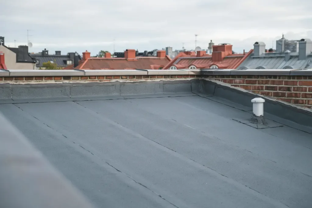t tning och reparation av l ckande papptak i s dermalm
