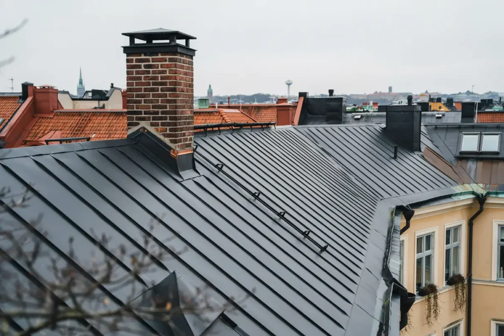 takrenovering p sekelskiftesfastighet i s dermalm stockholm